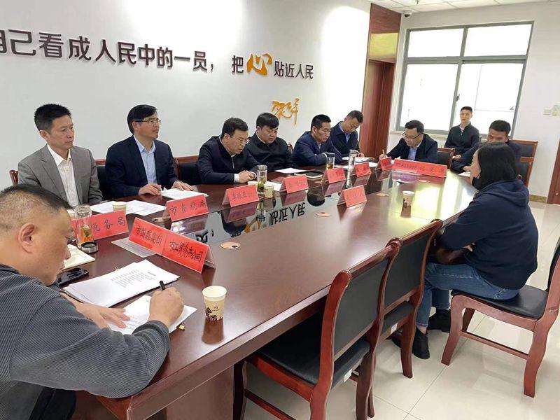 800 市纪委书记岳岭赴市人民来访接待中心开展“一线三包”活动_副本.jpg