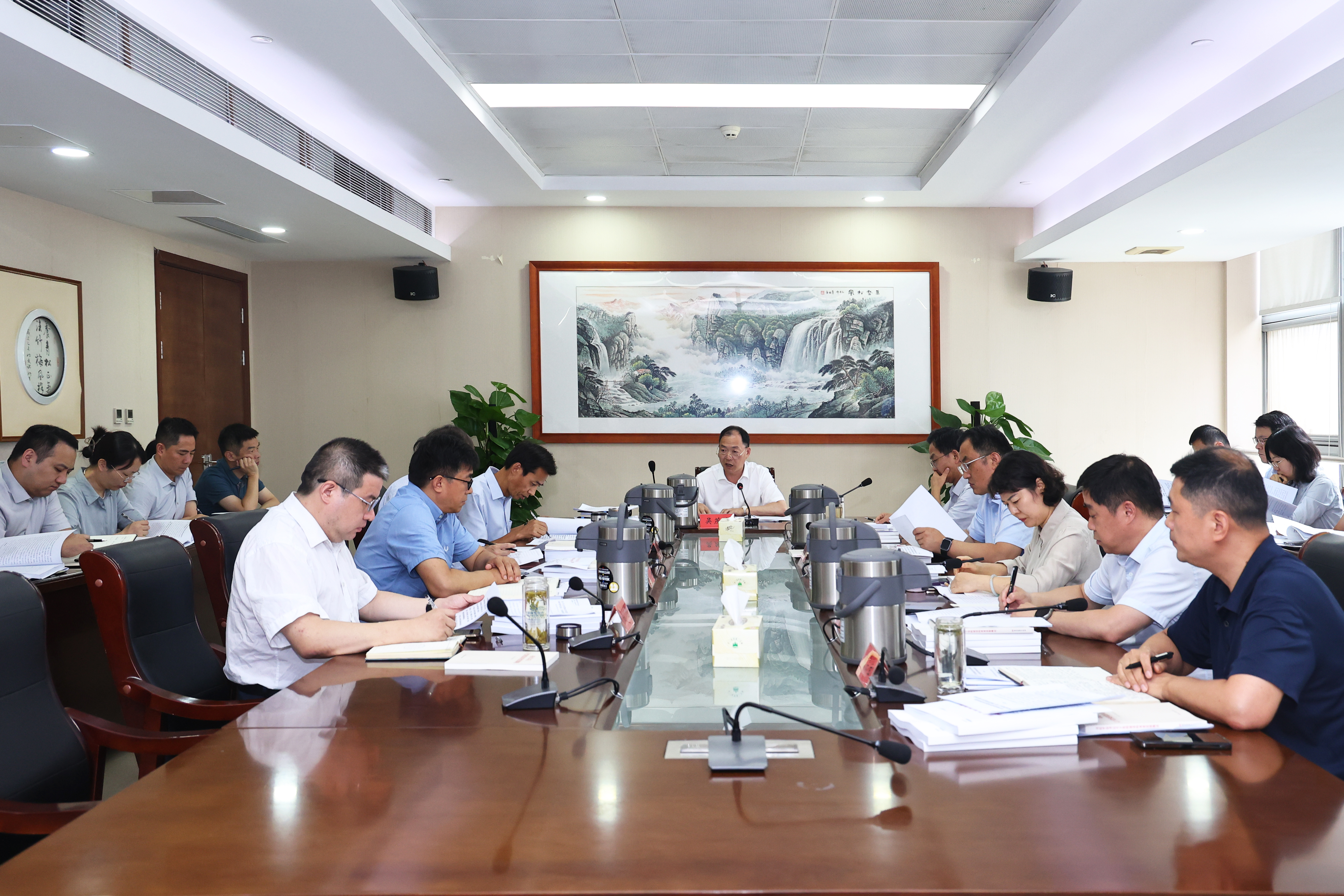 市纪委机关理论学习中心组举行学习会